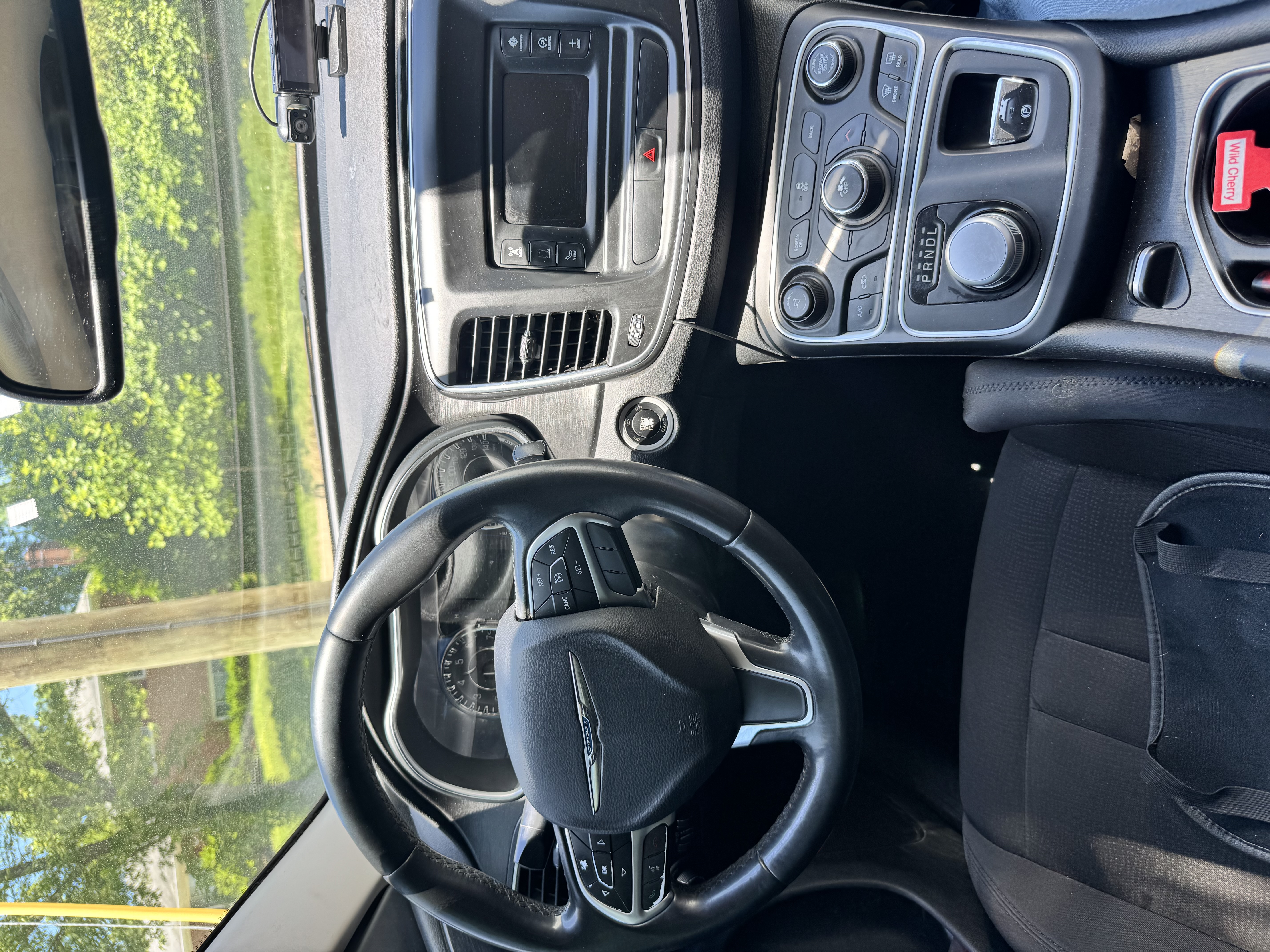 Used 2015 Chrysler 200 Limited w/ Convenience Group FWD image 9