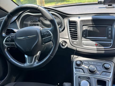Used 2015 Chrysler 200 Limited w/ Convenience Group FWD image 9