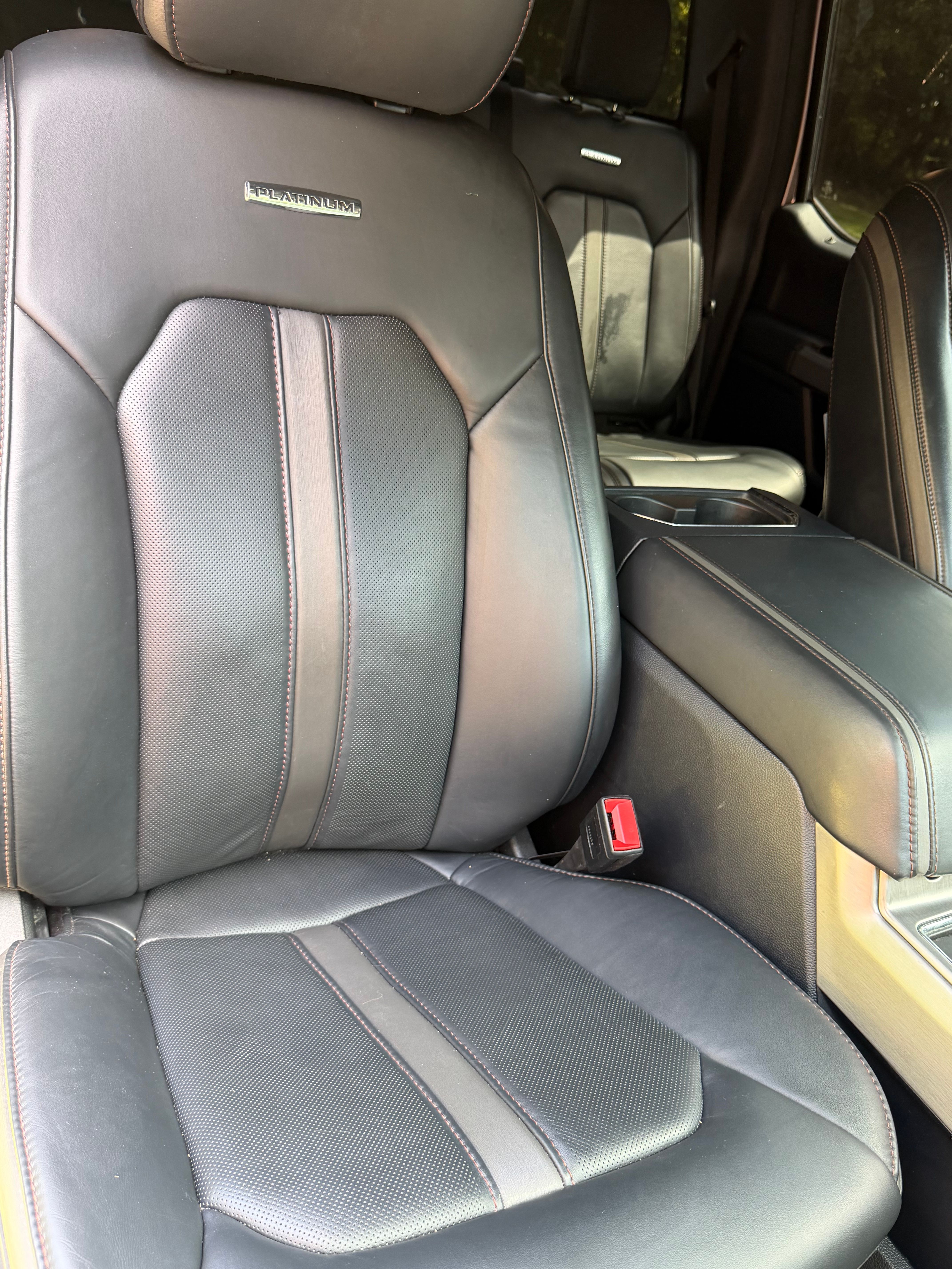 Used 2022 Ford F250 Platinum w/ FX4 Off-Road Package AWD/4WD image 17