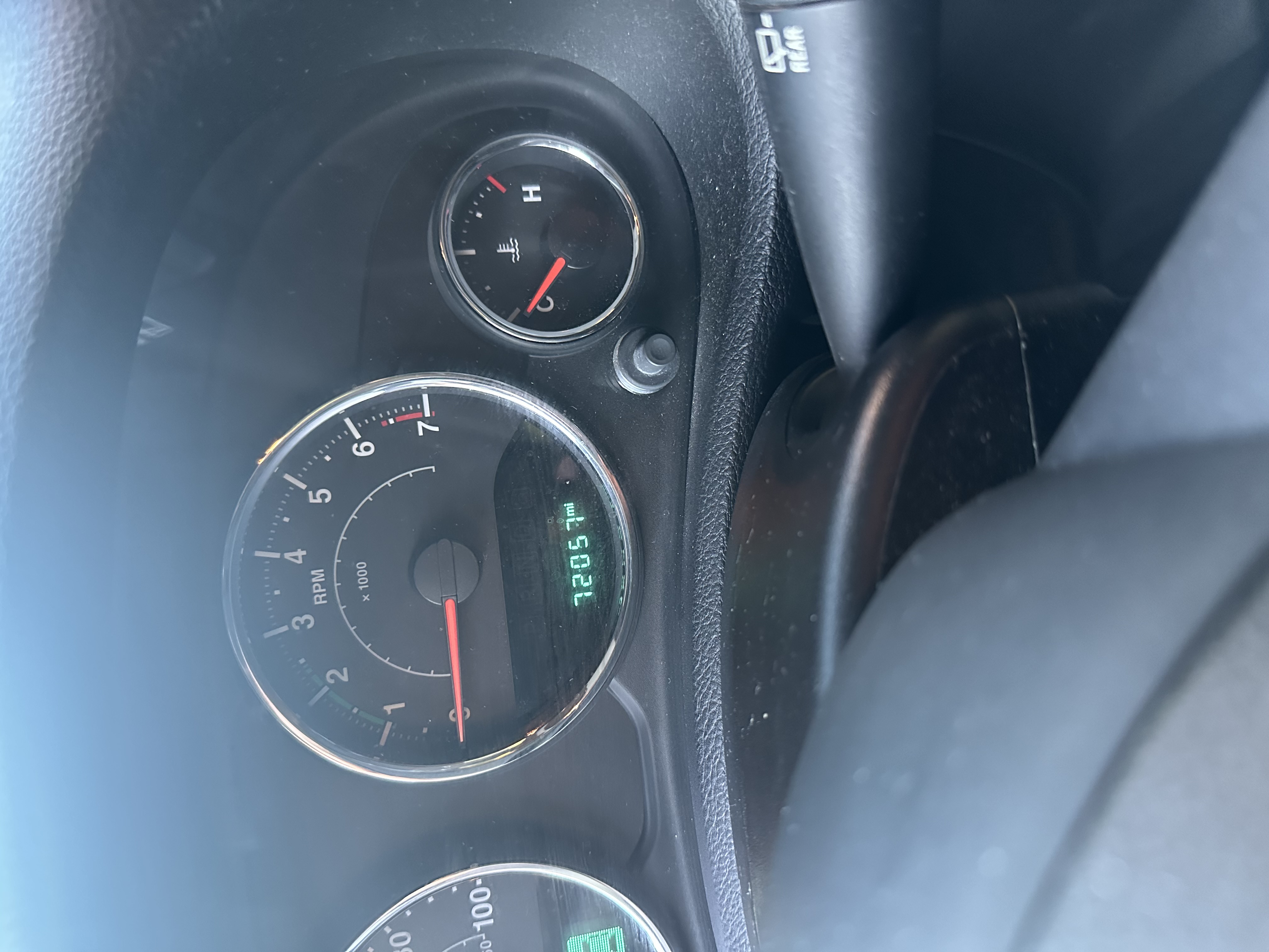 Used 2015 Jeep Wrangler Unlimited Rubicon w/ Connectivity Group AWD/4WD image 19