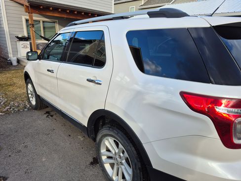 Used 2014 Ford Explorer XLT w/ Equipment Group 202A image 4