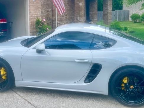 Used 2018 Porsche 718 Cayman RWD image 1