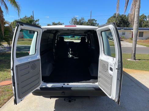 Used 2010 Ford E-250 and Econoline 250 image 15