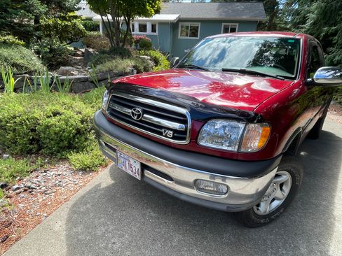 Used 2000 Toyota Tundra SR5 w/ Convenience Pkg AWD/4WD image 2