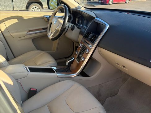 Used 2015 Volvo XC60 T5 w/ Proximity Package image 8