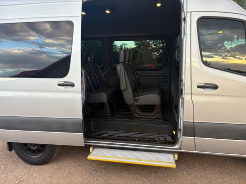 Used 2021 Mercedes-Benz Sprinter 1500 image 6