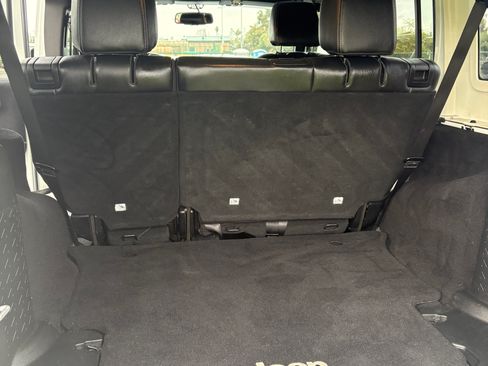 Used 2015 Jeep Wrangler Unlimited Sahara w/ Connectivity Group image 14