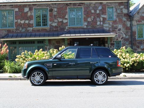 Used 2010 Land Rover Range Rover Sport HSE LUX image 2
