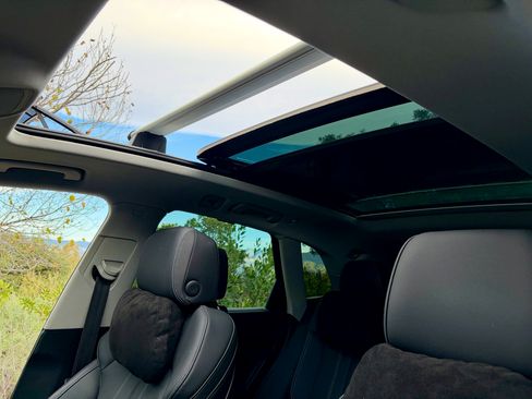 Used 2022 Audi Q5 e Premium Plus w/ Premium Plus Package image 16