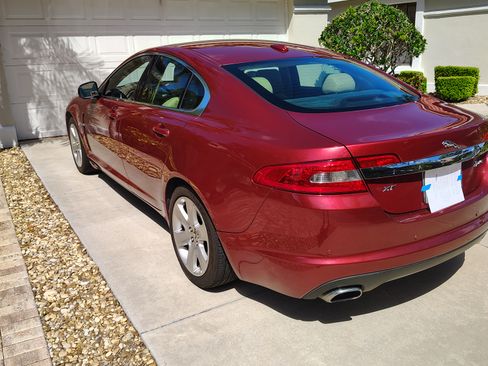Used 2010 Jaguar XF Luxury RWD image 5