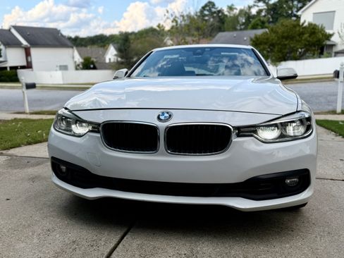 Used 2018 BMW 320i Sedan image 8