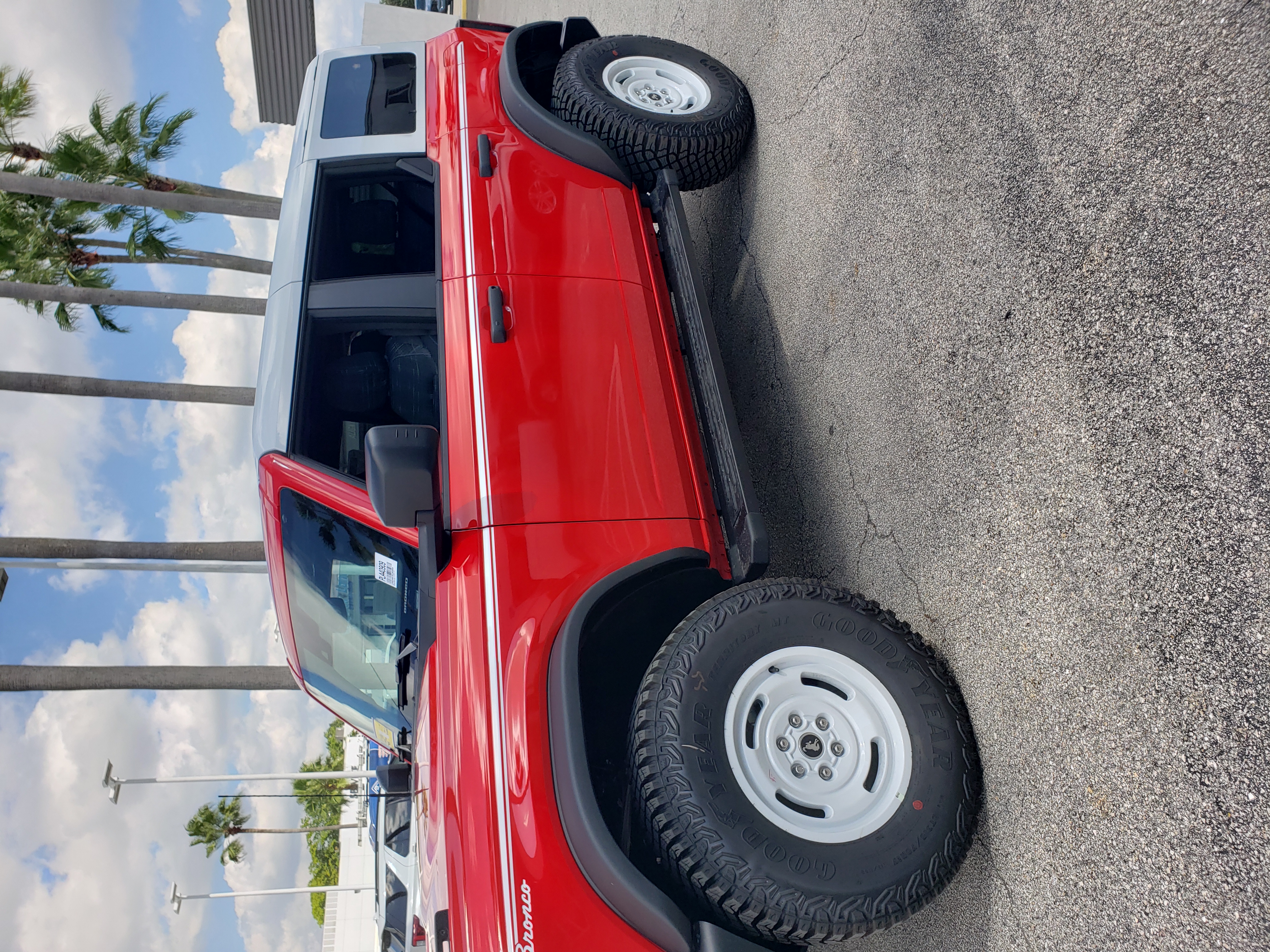 Used 2023 Ford Bronco Heritage Edition AWD/4WD image 2