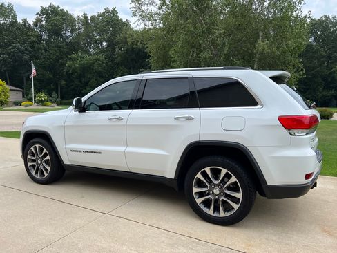 Used 2018 Jeep Grand Cherokee Limited w/ Luxury Group II image 8