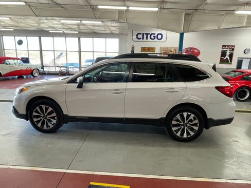 Used 2016 Subaru Outback 3.6R Limited image 2