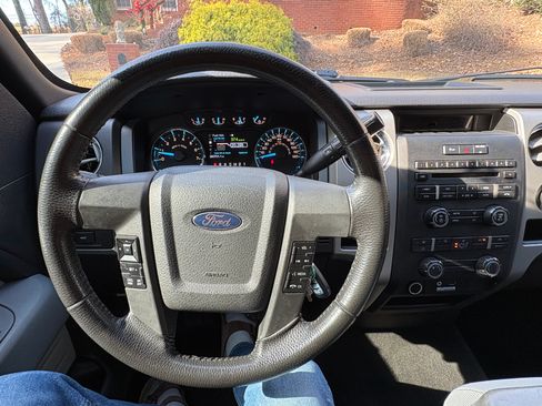 Used 2011 Ford F150 XLT w/ XLT Convenience Pkg image 9