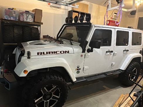 Used 2013 Jeep Wrangler Unlimited Rubicon image 1