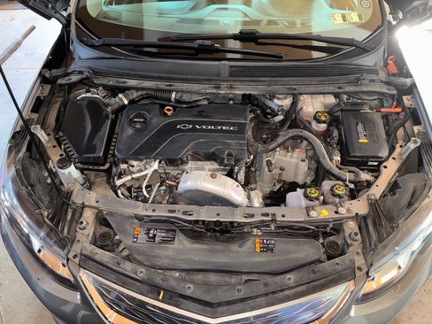 Used 2017 Chevrolet Volt Premier w/ Driver Confidence II Package FWD image 17