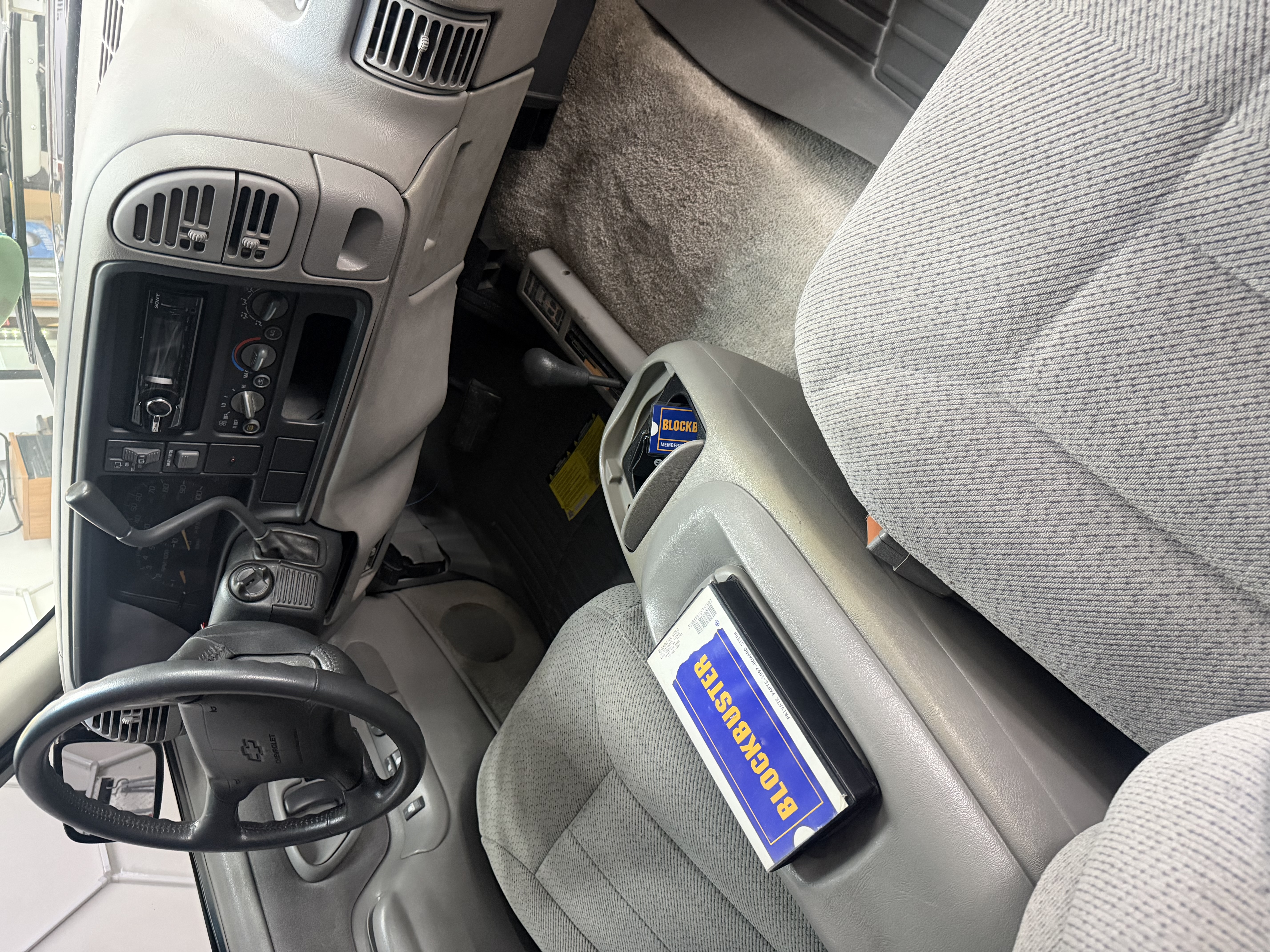 Used 1995 Chevrolet Tahoe 4WD 2-Door image 9