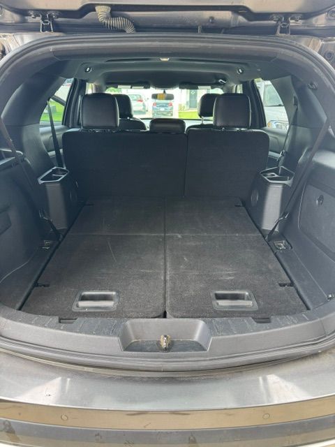 Used 2017 Ford Explorer XLT w/ Equipment Group 202A FWD image 14