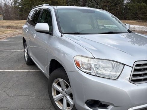 Used 2010 Toyota Highlander 4WD image 2
