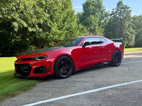 Used 2018 Chevrolet Camaro ZL1 RWD image 2