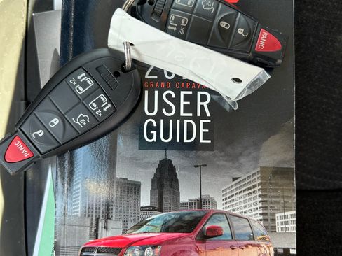 Used 2016 Dodge Grand Caravan SXT w/ Rear Park Assist Package image 17