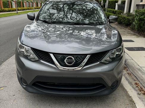 Used 2018 Nissan Rogue Sport S image 2