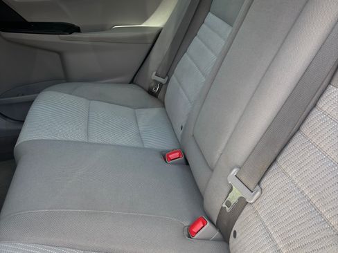 Used 2015 Toyota Camry LE image 17