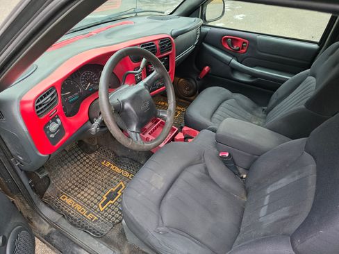 Used 2003 Chevrolet S10 Pickup LS image 16