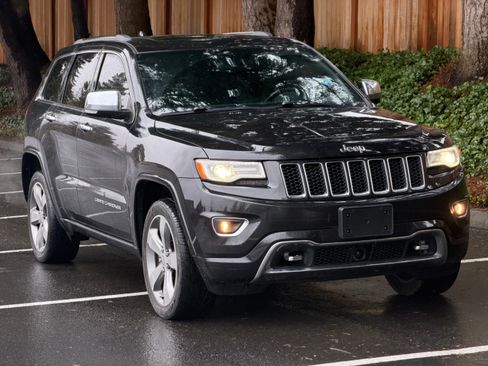 Used 2014 Jeep Grand Cherokee Overland w/ Advanced Technology Group image 2