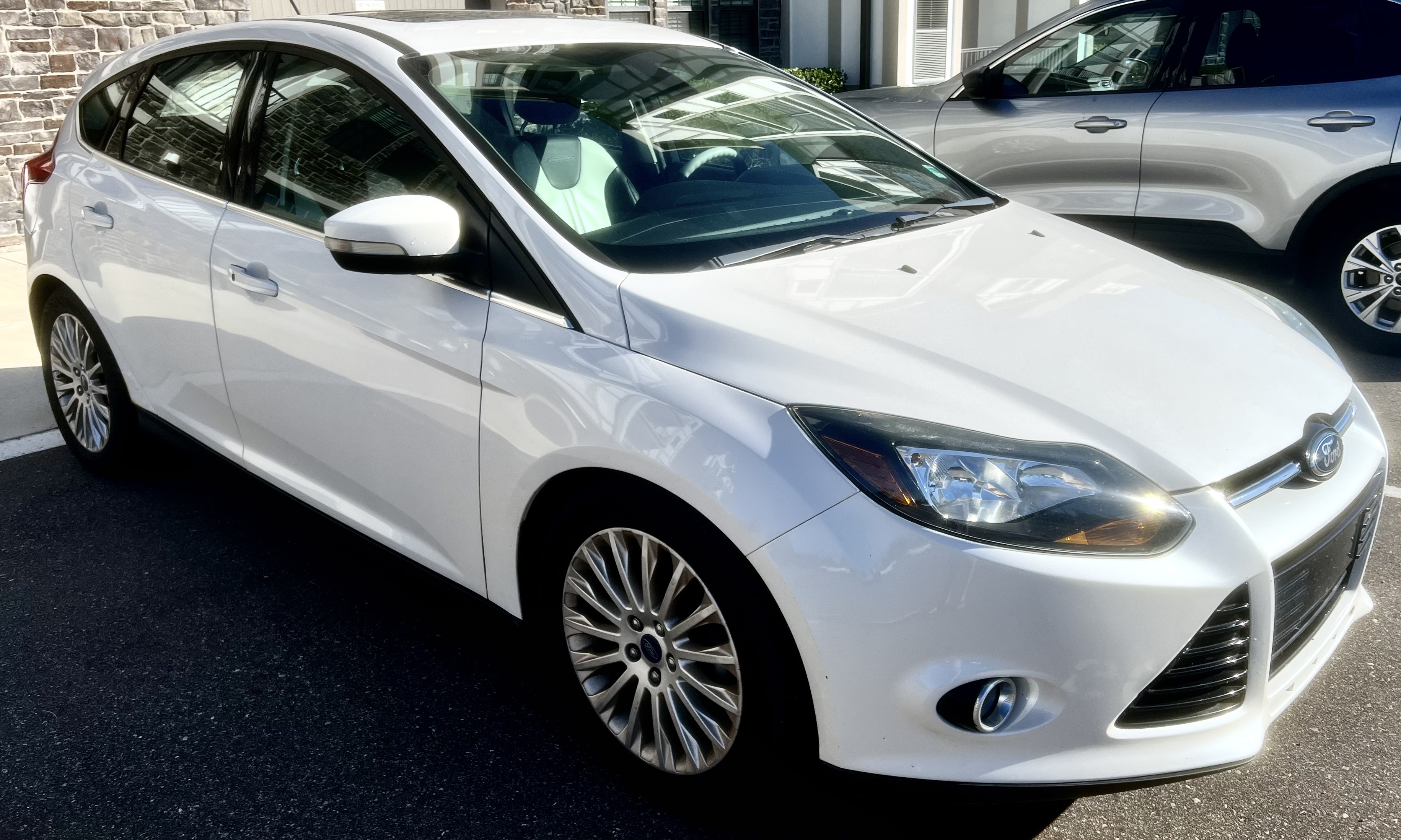 Used 2012 Ford Focus Titanium FWD image 2