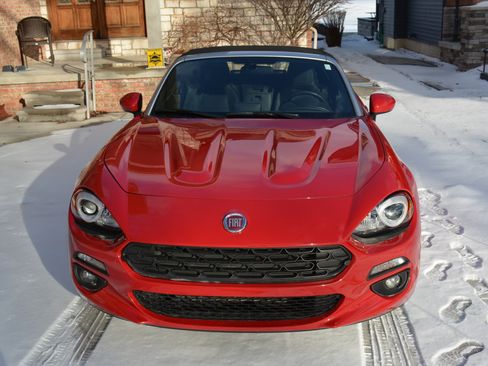 Used 2017 FIAT 124 Spider Lusso image 1