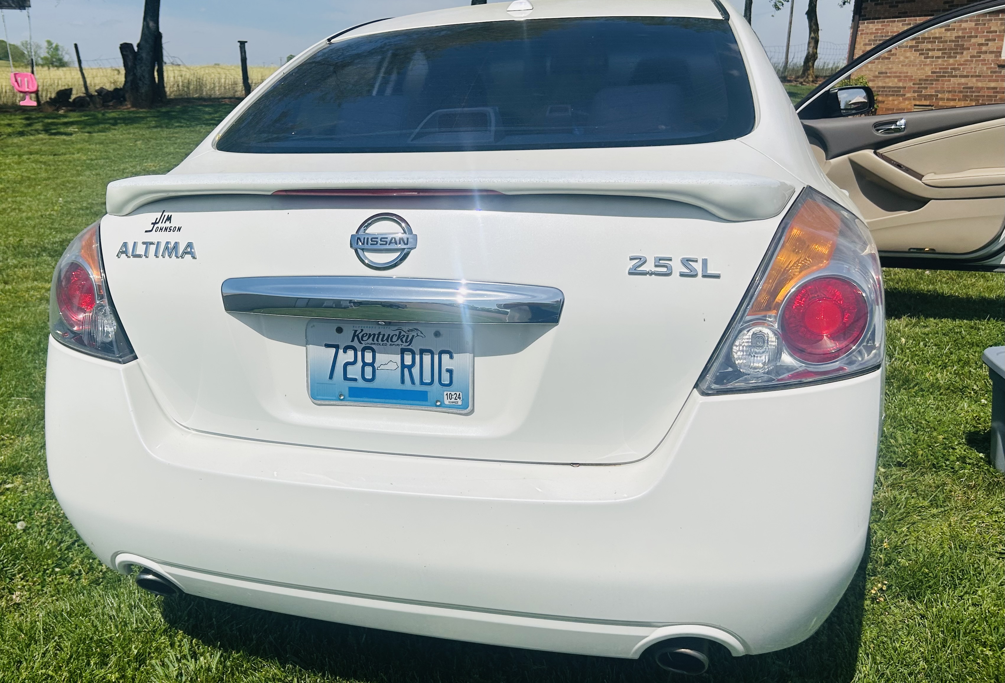 Used 2011 Nissan Altima 2.5 SL w/ 2.5SL Pkg FWD image 2