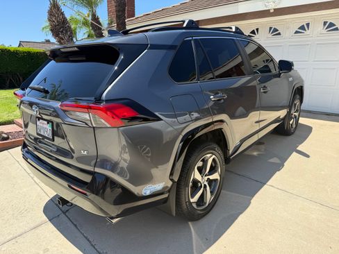 Used 2021 Toyota RAV4 SE w/ Weather & Moonroof Package AWD/4WD image 8
