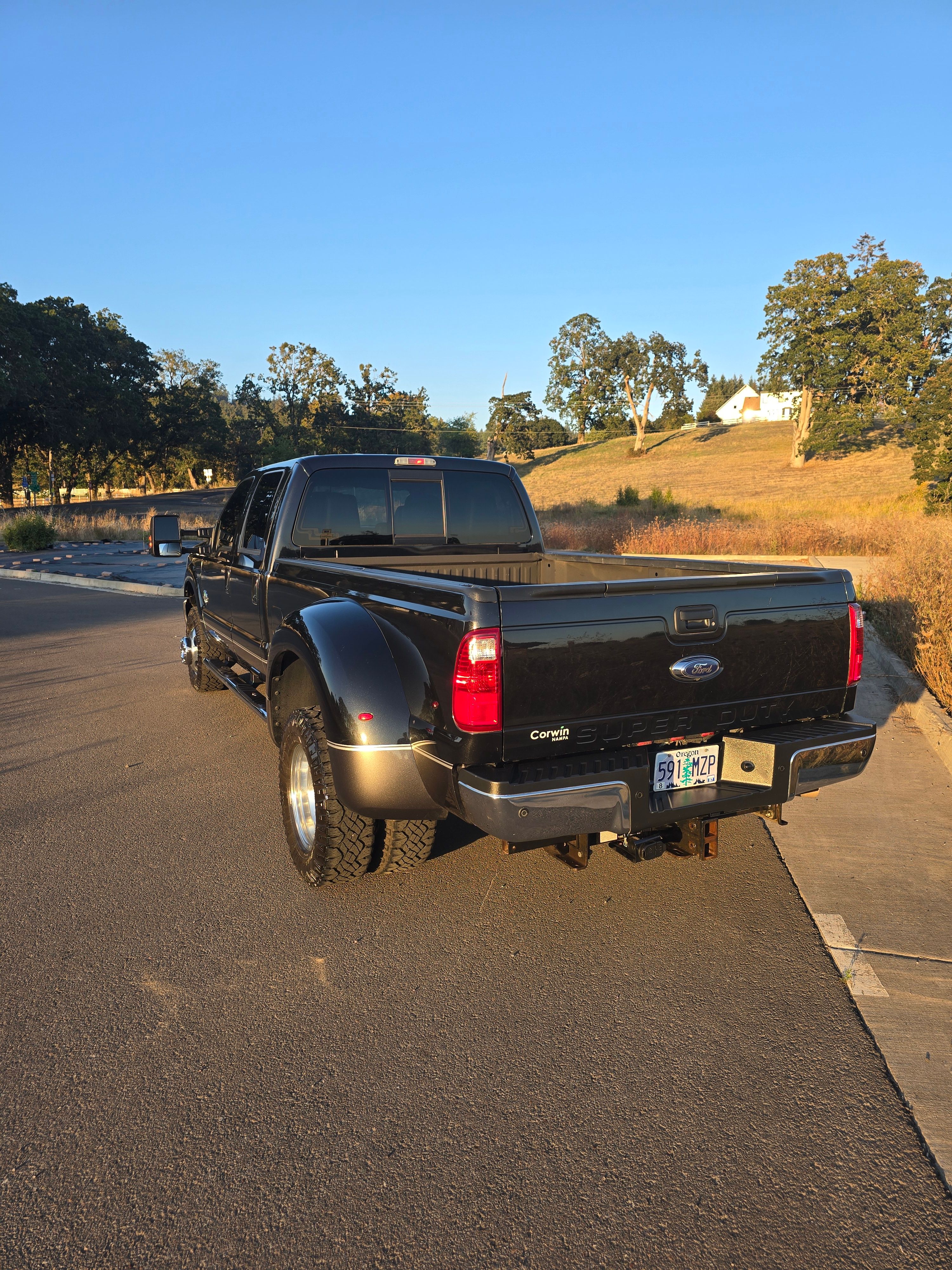 Used 2015 Ford F350 Lariat w/ Lariat Interior Package AWD/4WD image 10