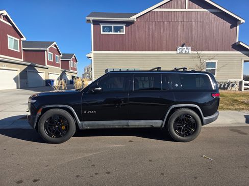Used 2023 Rivian R1S Adventure image 9