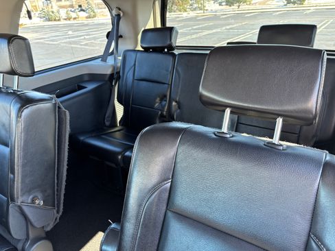 Used 2011 Nissan Armada Platinum w/ 2nd Row Captain Seat Pkg image 15