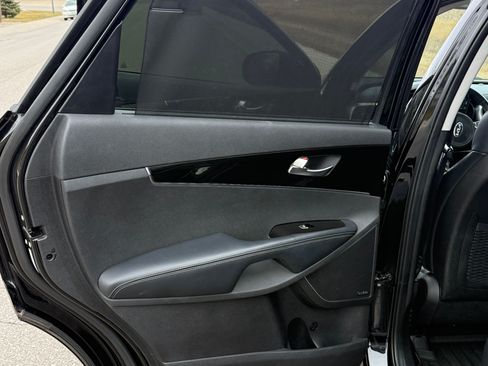 Used 2016 Kia Sorento SX image 11