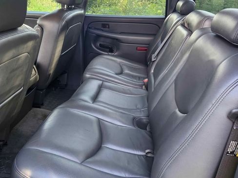 Used 2005 Chevrolet Silverado 2500 LT w/ Heavy-Duty Power Package image 6