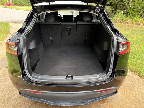 Used 2021 Tesla Model Y Long Range image 9