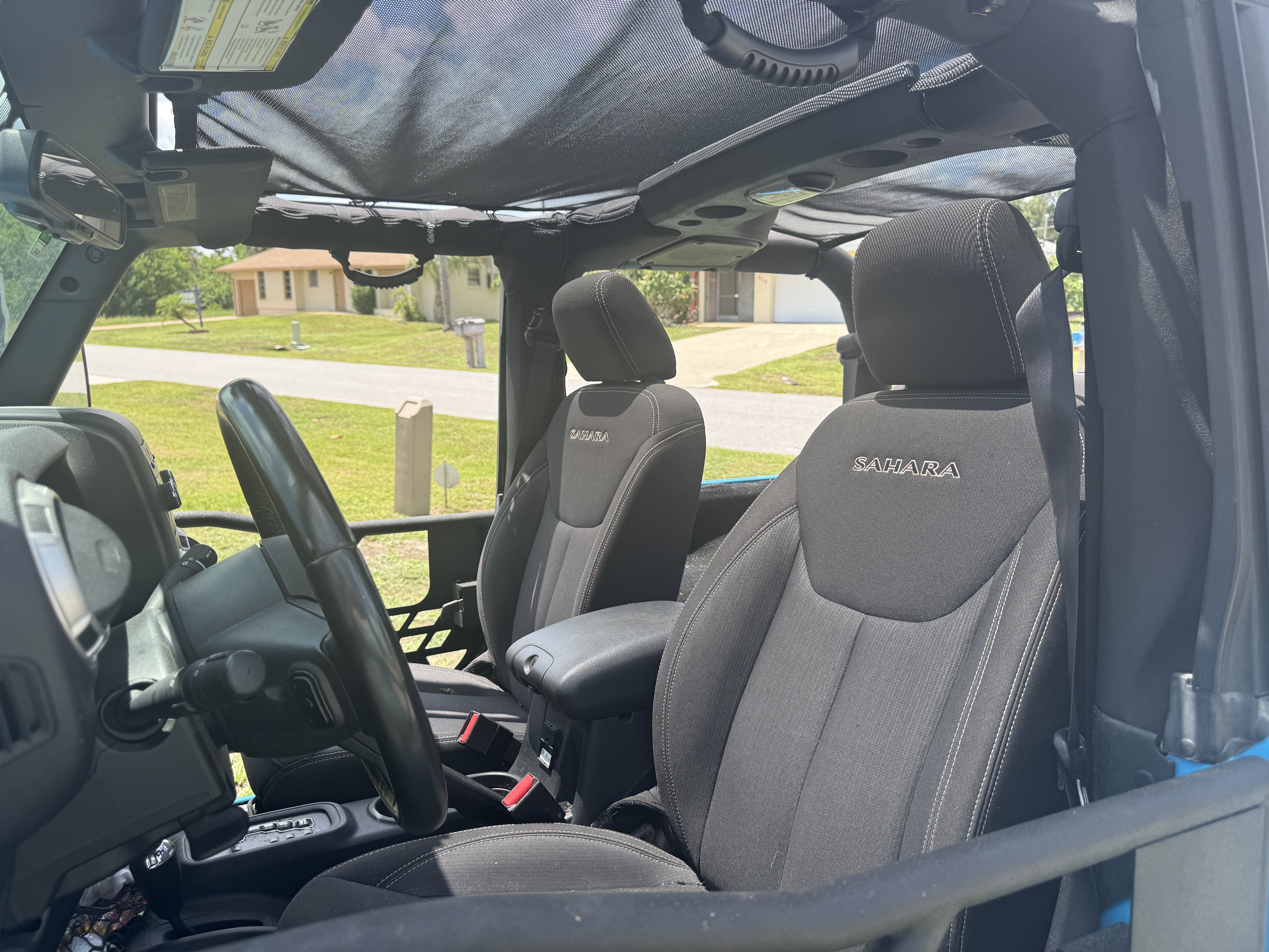 Used 2017 Jeep Wrangler Sahara w/ Connectivity Group AWD/4WD image 12