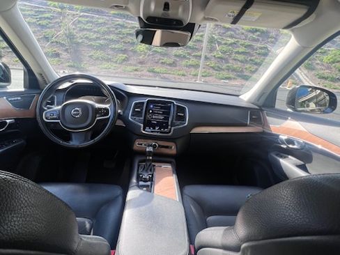 Used 2022 Volvo XC90 T6 Momentum w/ Climate Package image 6
