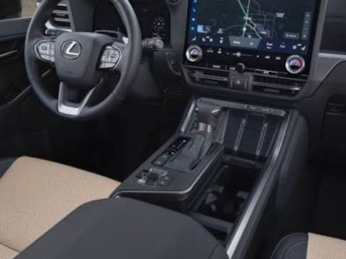Used 2024 Lexus GX 550 AWD/4WD image 6