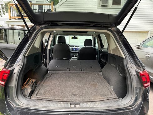Used 2018 Volkswagen Tiguan SE w/ Panoramic Sunroof Package AWD/4WD image 12
