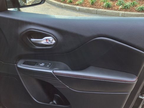 Used 2016 Jeep Cherokee 75th Anniversary image 25