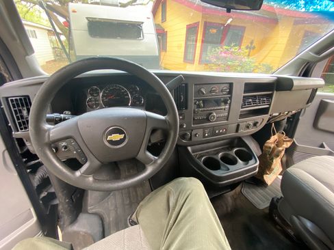 Used 2017 Chevrolet Express 3500 LT w/ LT Preferred Equipment Group image 28