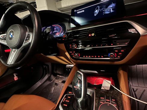 Used 2020 BMW M550i xDrive M550i xDrive Sedan 4D w/ Premium Package image 15