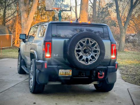 Used 2024 GMC Hummer EV 3X w/ LPO, Illumination Package image 2