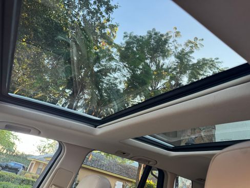 Used 2011 Mercedes-Benz GLK 350 2WD image 30