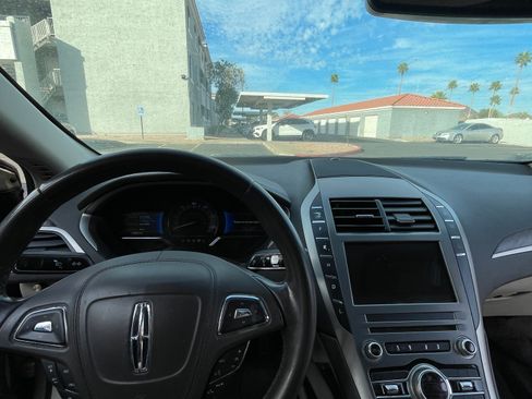 Used 2017 Lincoln MKZ Reserve image 10